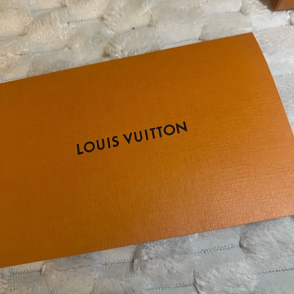 Louis Vuitton Néo Petit Damier Gloves - Picture 4 of 4